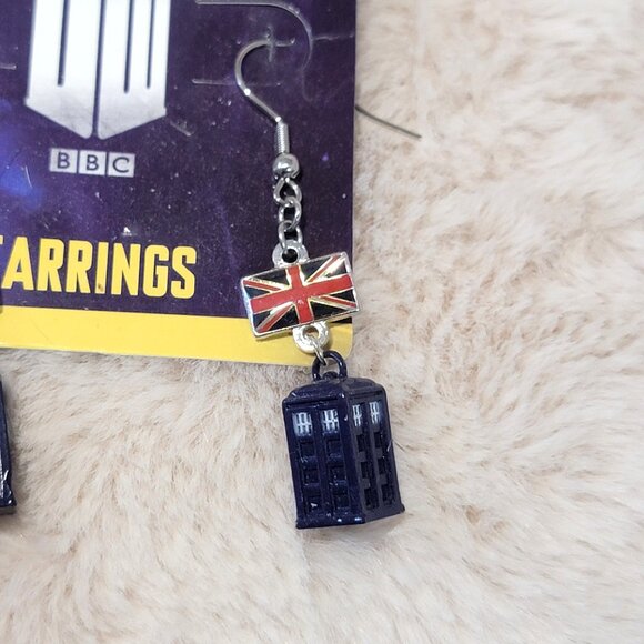 Doctor Who BBC 3-D Tardis  Phone Booth Dangle Drop Pierced Earrings NEW - Picture 3 of 6